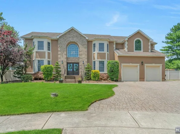 690 Victoria Ave, Paramus, NJ 07652