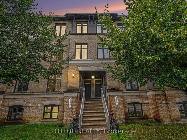 585 Chapman Mills Dr #20, Ottawa, ON K2J 5T2