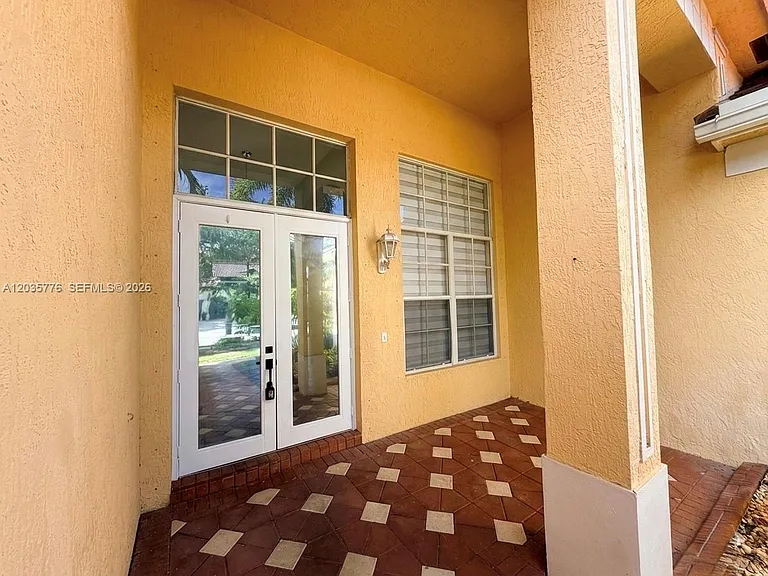 15957 SW 16th St — Photo 3