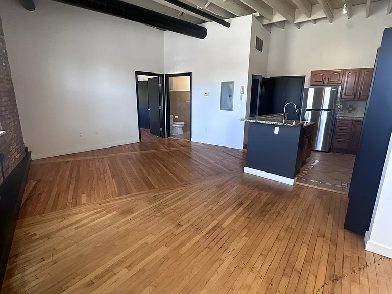 2800 Mayfield Rd — Photo 9