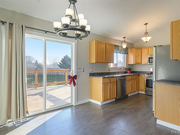 4th image of 9476 Sunrise Ln