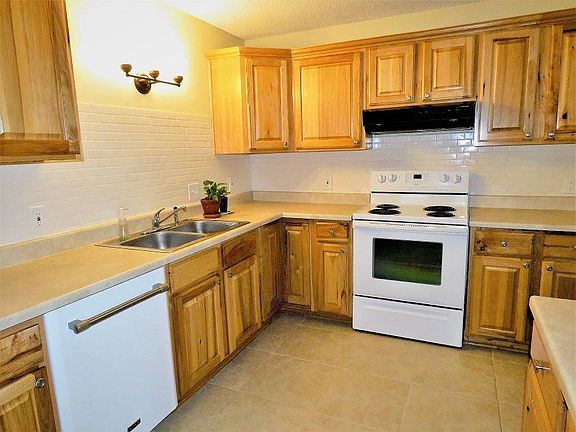 3rd image of 9811 Cavell Cir