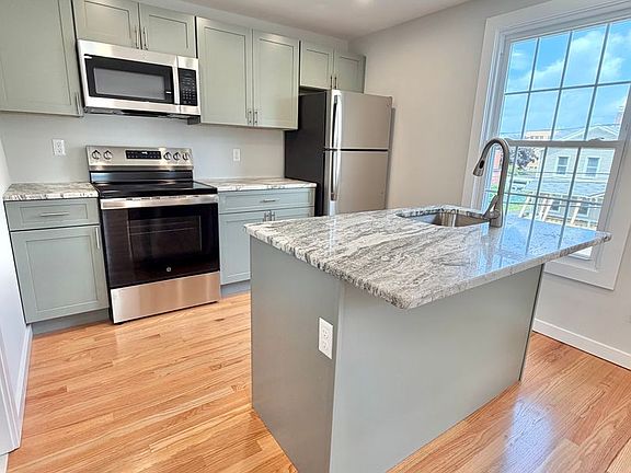 2nd image of 18 Cedar St Suite 3