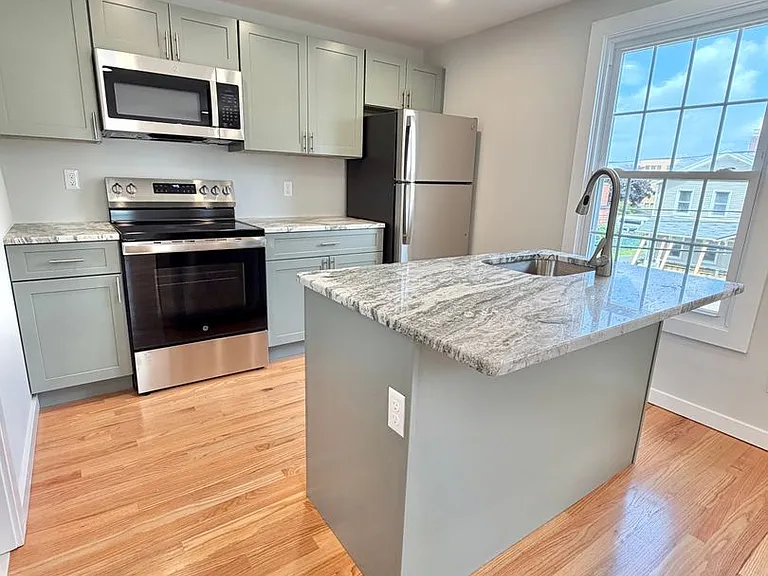 18 Cedar St — Photo 1