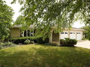 150 Vail Dr, Frankfort, IL 60423