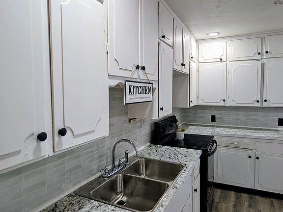 5th image of 1614 Hawes Ave