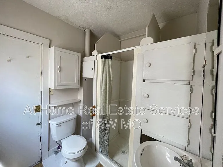 1219 W State St #WEST SIDE WS — Photo 4