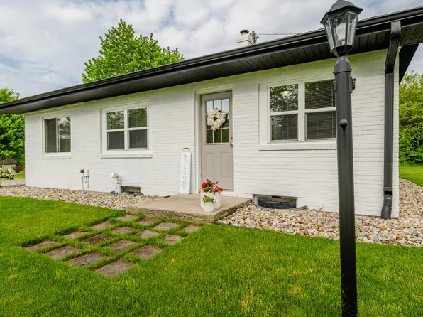 2076 W Lemon Creek Rd, Baroda, MI 49101
