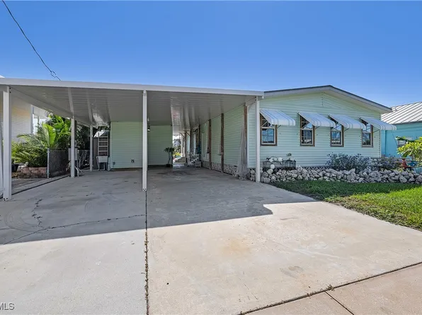 2592 York Rd, Saint James City, FL 33956