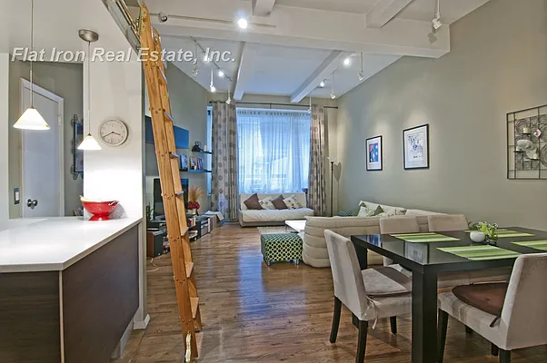 Sold by Flat Iron Real Estate | media 4