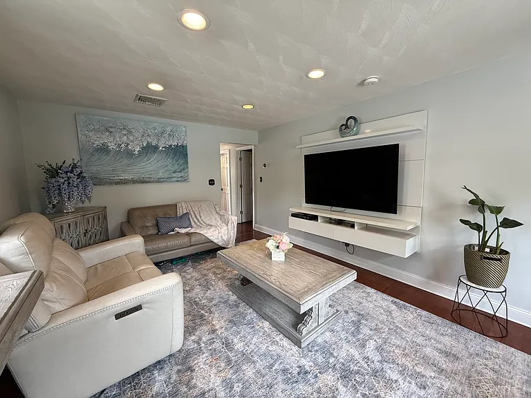 300 Mountain Ave #2 — Photo 4