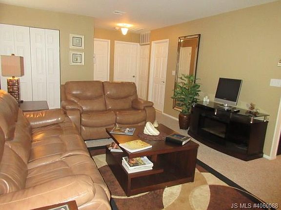 4th image of 552A Sheffield Ct #100A