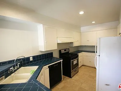 741 Muskingum Ave — Photo 8