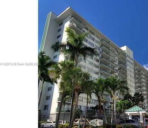 2nd image of 1408 Brickell Bay Dr APT 213