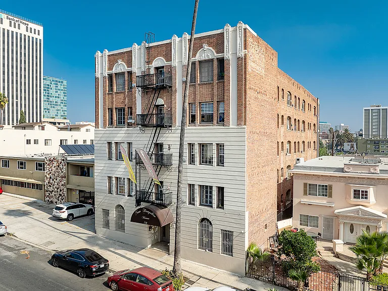 738 S New Hampshire Ave — Photo 6