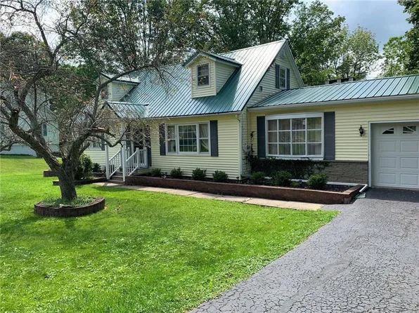 32 Pine Hill Dr, Alfred, NY 14802