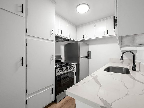 4th image of 928 4th St #12