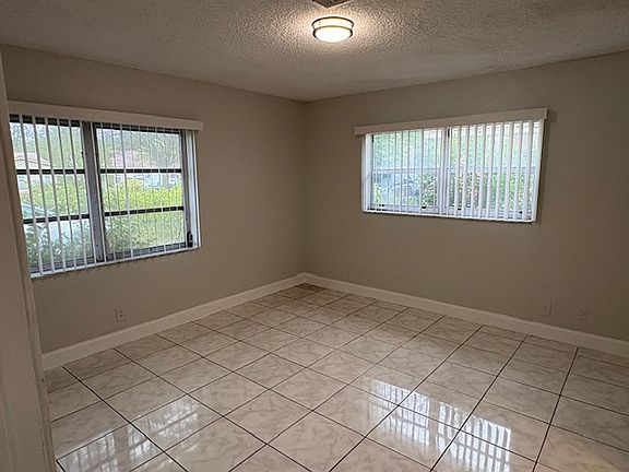 4th image of 11170 NW 39th St