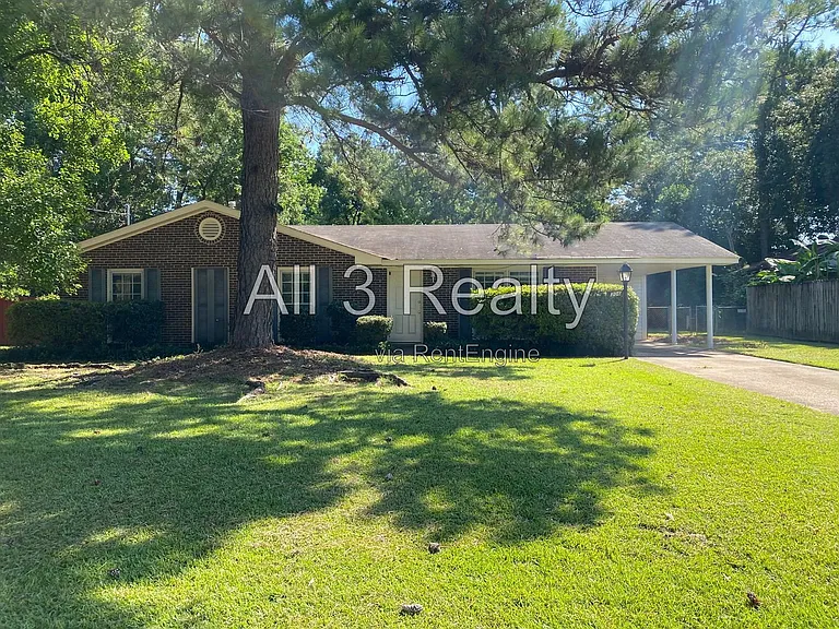 306 Oakwild Dr — Photo 2