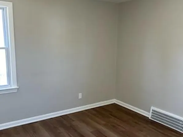 4713 E 93rd St, Garfield Heights, OH 44125