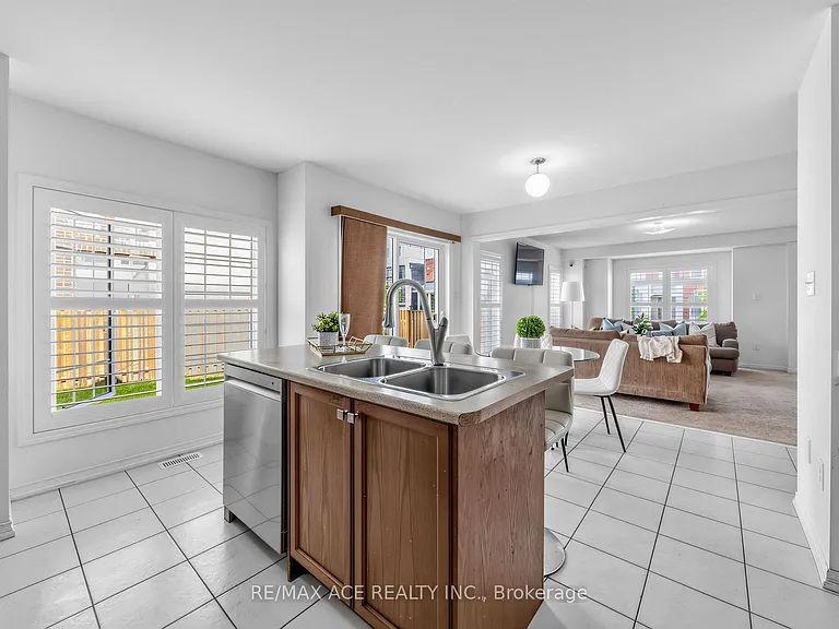35 Turnerbury Ave — Photo 8
