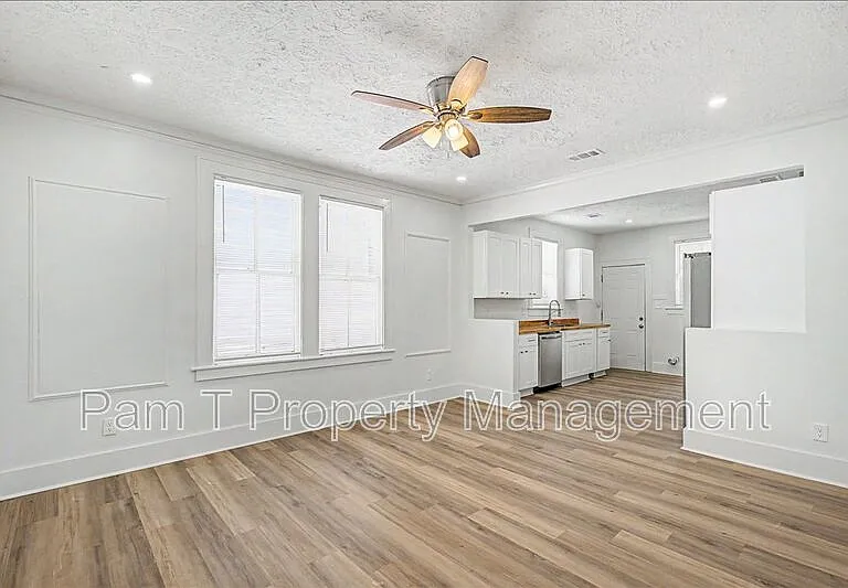 613 W 39th St #B — Photo 7