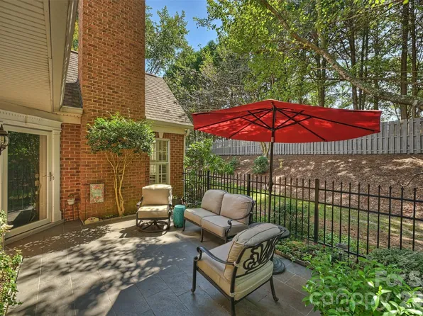 7418 Hurstbourne Green Dr, Charlotte, NC 28277