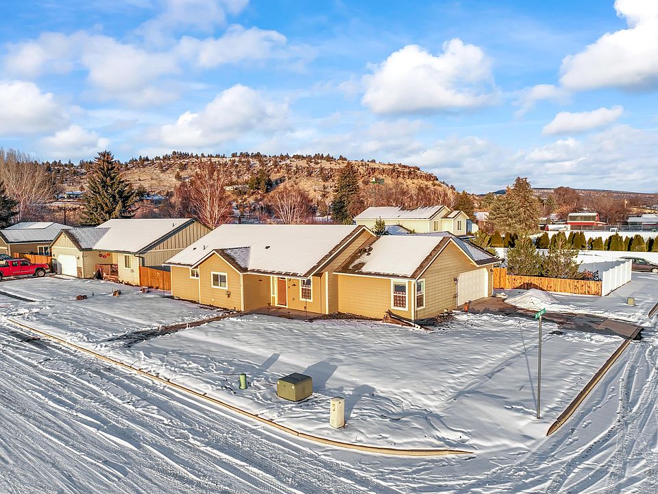 1st image of 104 NE Buena Villa Dr