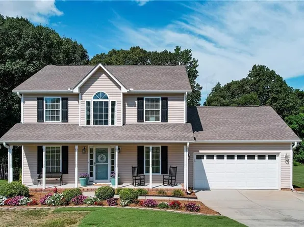 8305 Sunset View Ct, Browns Summit, NC 27214