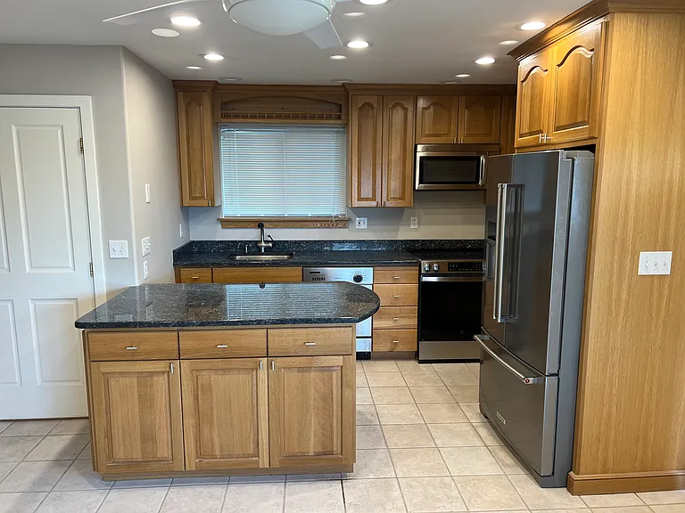 Nice kitchen with all new appliances granite countertops