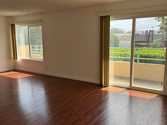3rd image of 2550 S Barrington Ave #101