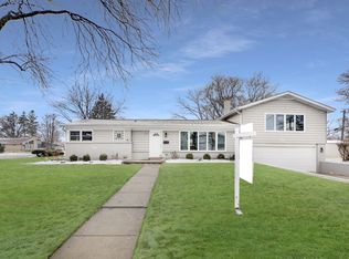 330 Warren Rd, Glenview, IL 60025