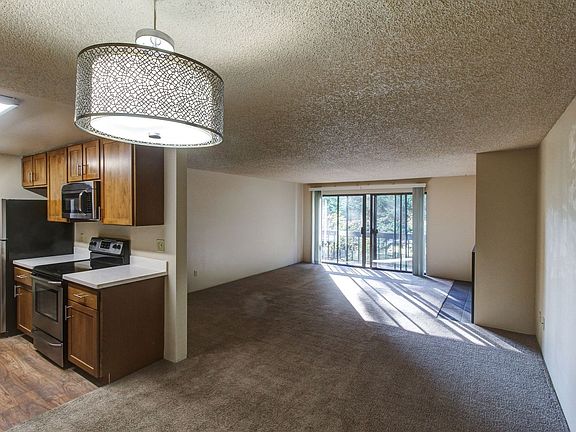 3rd image of 3025 NE 137th St APT 303A