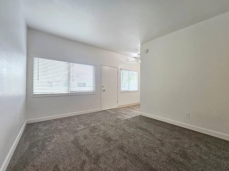 1465 Grand Ave — Photo 17