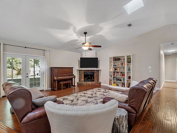5th image of 4531 Camden Rd