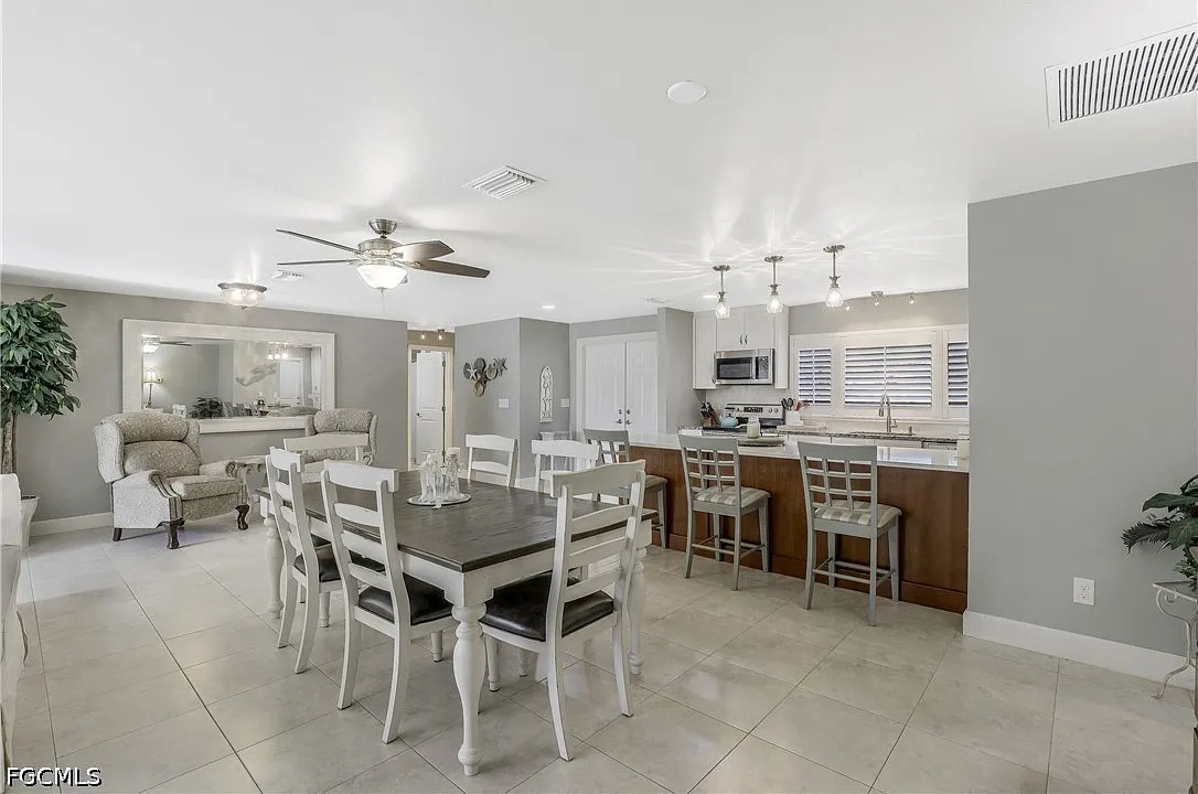 3 bed, 2.0 bath, 1681 sqft, $7,220 — Photo 4