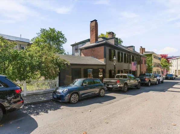 16 Common St, Charlestown, MA 02129