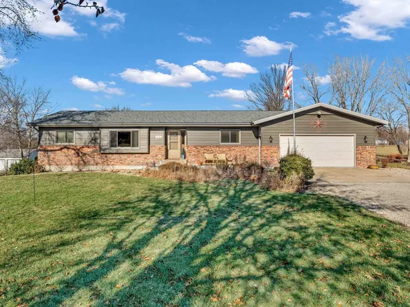 308 NE 62nd St, Topeka, KS 66617