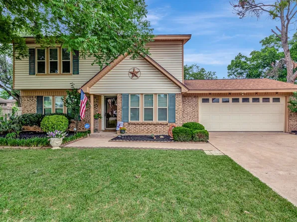 505 Parker Dr, Euless, TX 76039