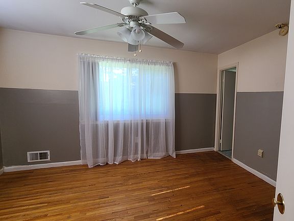 2nd image of 4715 Iris Pl