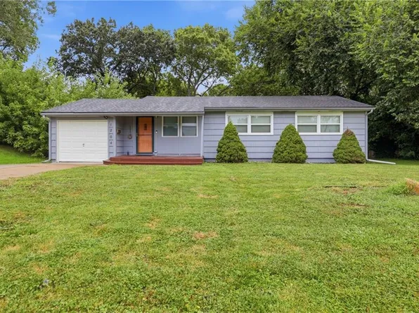 1204 NE 62nd St, Kansas City, MO 64118
