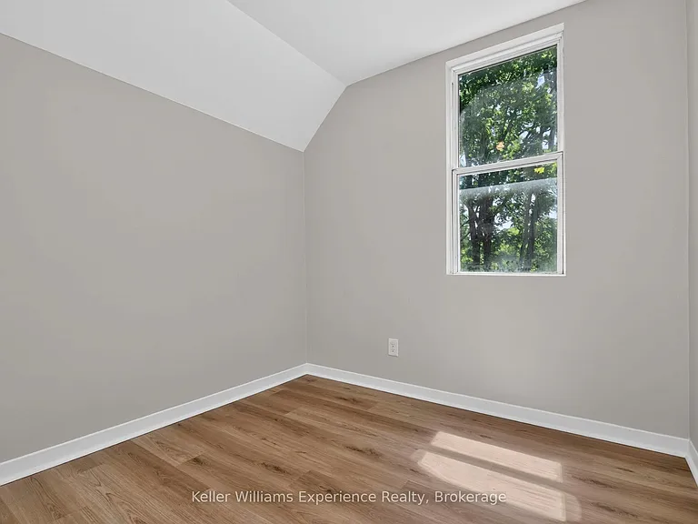 647 Ottawa St — Photo 27