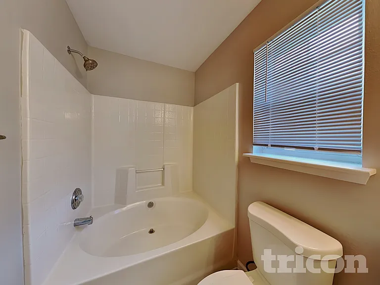 6716 Commack Dr — Photo 15
