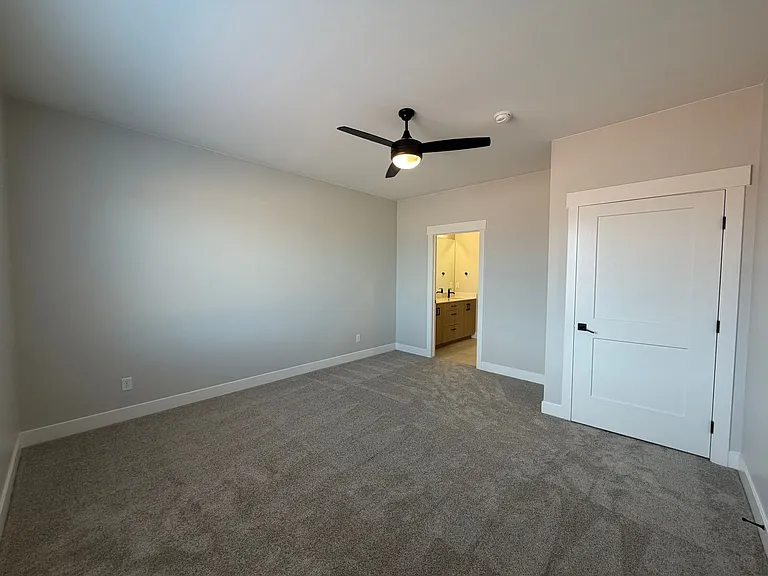 577 E Hemsworth Ln — Photo 22