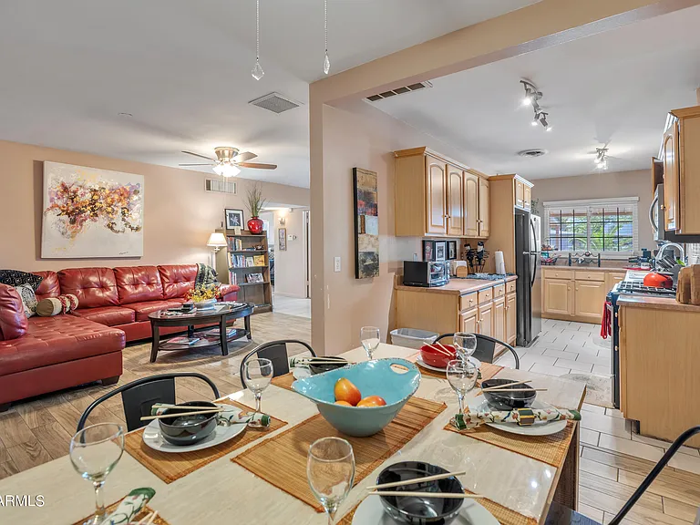 842 W Fairmount Ave — Photo 16
