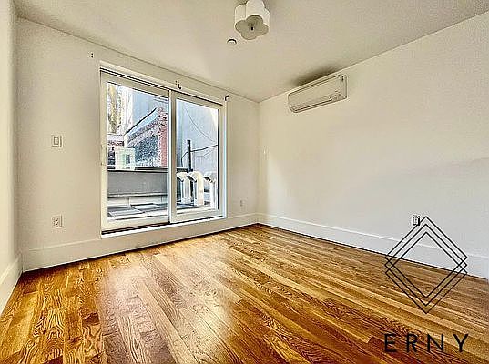 2nd image of 299 Chauncey St #2