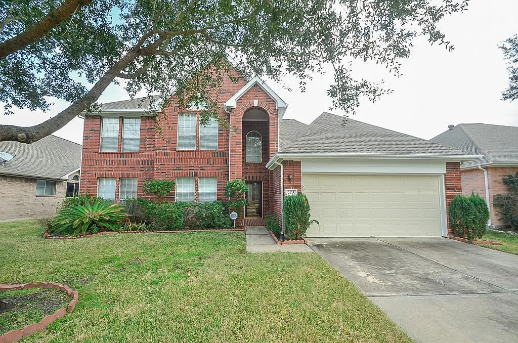 4 bed, 2.5 bath, 2396 sqft, $2,450 — Photo 1