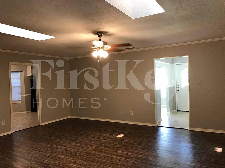 2710 Peachtree Ln — Photo 34