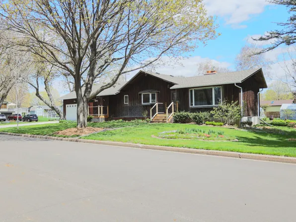 804 Valley View Dr, River Falls, WI 54022