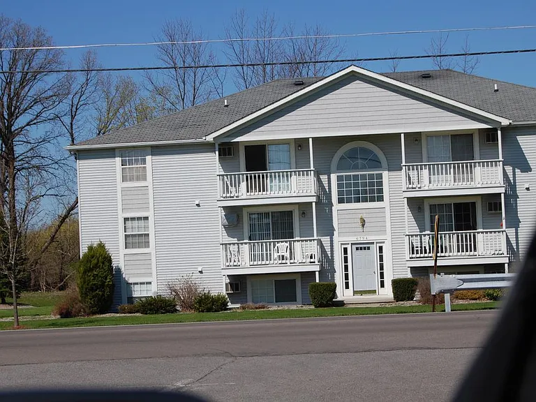 6822 Plaza Dr #7 — Photo 1
